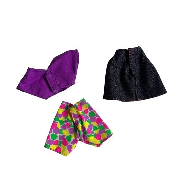 Mattel Barbie 1990s Fashion Favorites Colorful Outfit & Denim Skirt - Picture 2 of 3